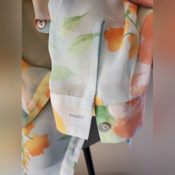 J.Jill Sheer Pastel Floral Blouse Size Medium - Picture 6 of 7